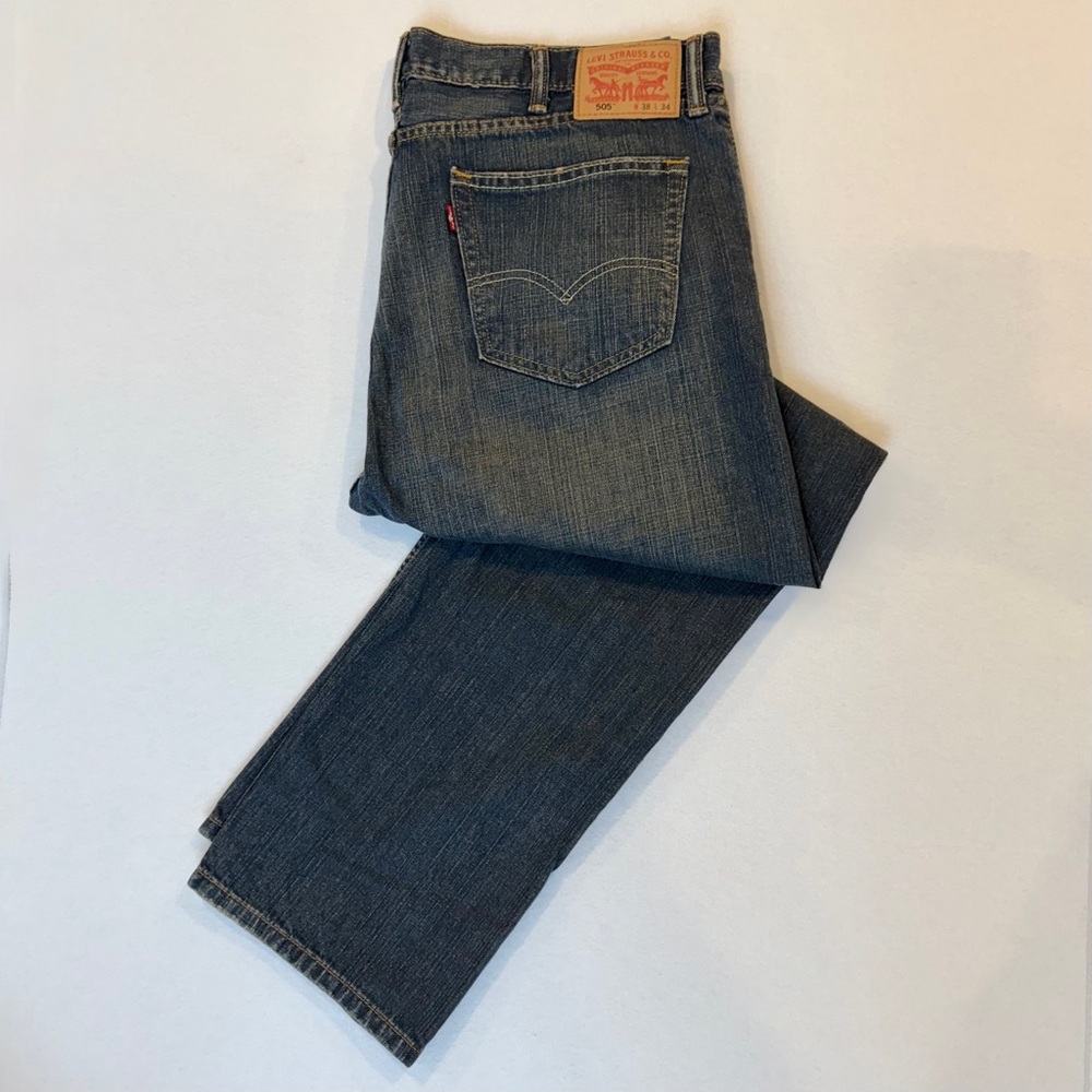 EUC Levi’s 505 Men’s Jeans W38 L34 Classic Straight Leg with Dark Wash